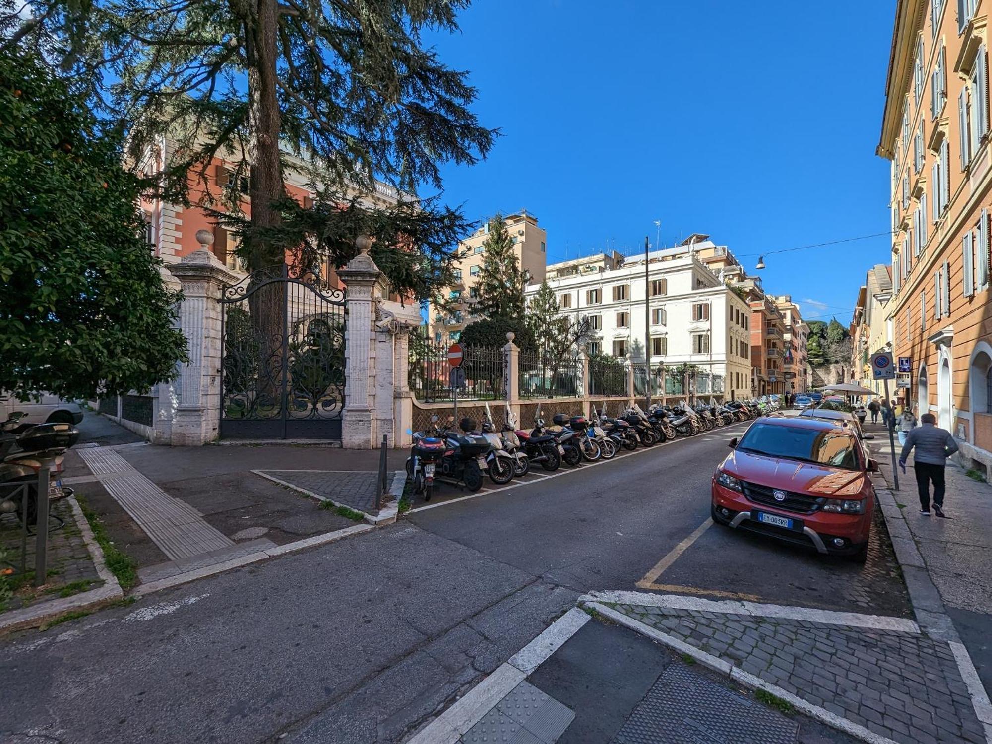 Charming In A 1910s Building 2 Min Walk From The Colosseum *